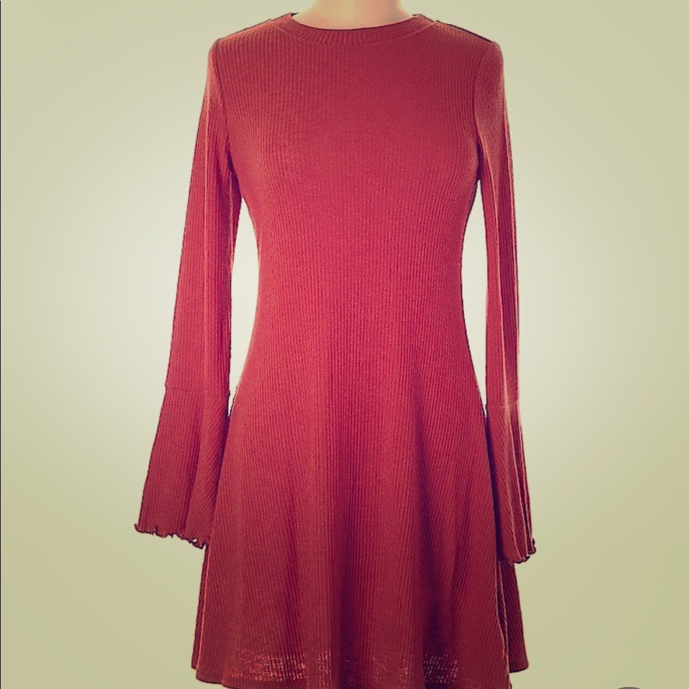 Burnt red bell-sleeved knit dress